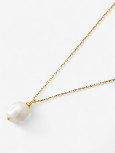 ISLA PEARL | COLLAR CON PERLA NATURAL Y DISEÑO FLUIDO EN ORO