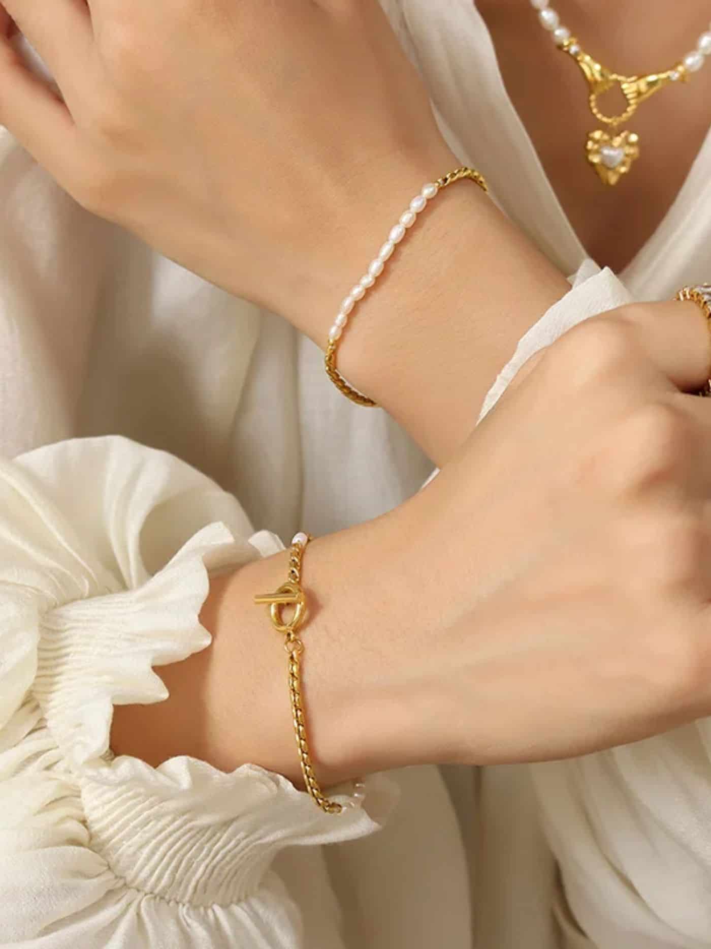 AMÉLIE PEARL | PULSERA CON CADENA DORADA Y PERLAS NATURALES