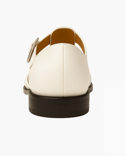 Sandalia cerrada con correa