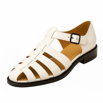 Sandalia cerrada con correa